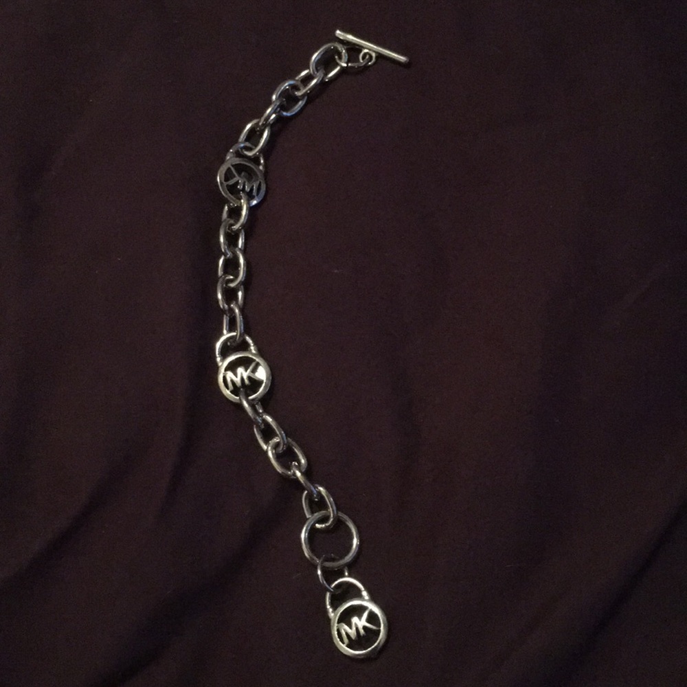 Michael kors braclet ... super cute .